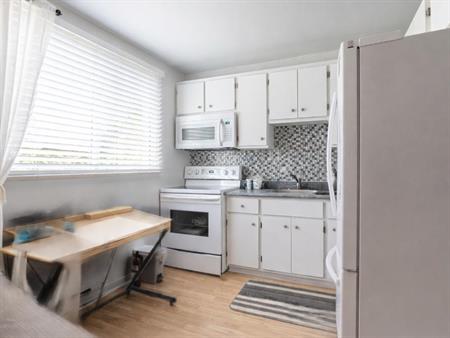 4 ½ LIBRE LE 1ER JUILLET