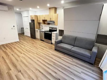 Studio neuf à louer – semi-meublé & internet inclus !