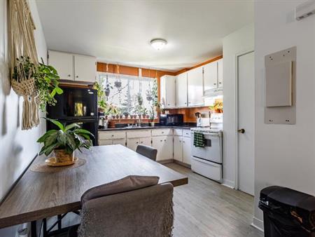 5 ½ LIBRE LE 1ER JUILLET À CHICOUTIMI