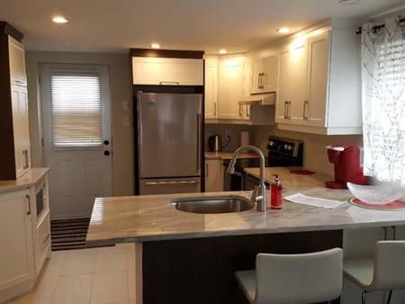 CENTRE VILLE, MEUBLÉ, EQUIPÉ, TOUT INCLUS