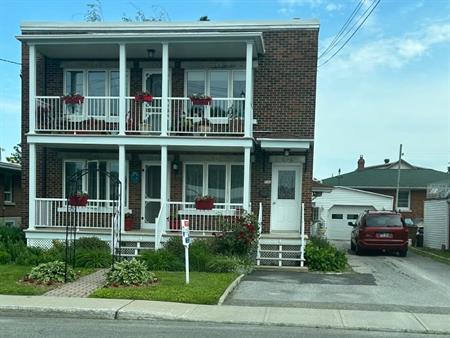 Duplex calme et serin rénové au goût du jour dans un secteur prisé de Saint-Hyacinthe.