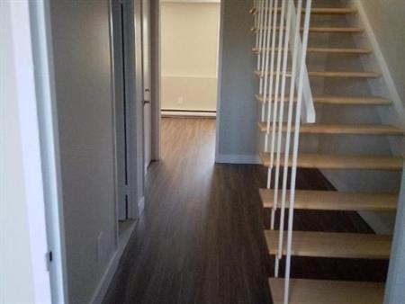 3 CH - 2 SDB - Longueuil - $2,090 /mo