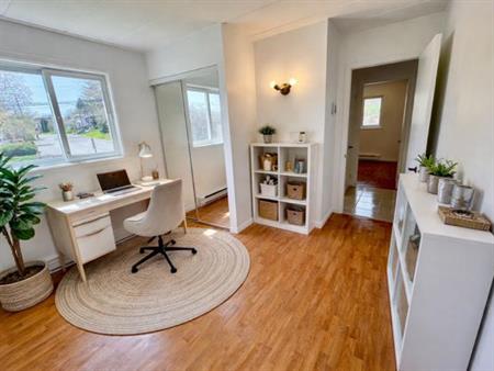 SUPERBE 4 1/2 3e étage - GYM, Piscines, internet