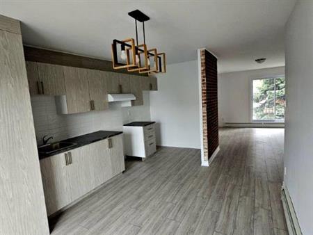 5 1/2 - Longueuil - 1 750 $/mois