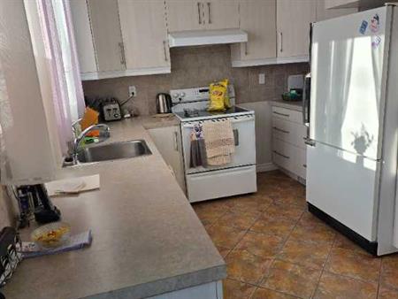 logement 4 1/2 semi meublé