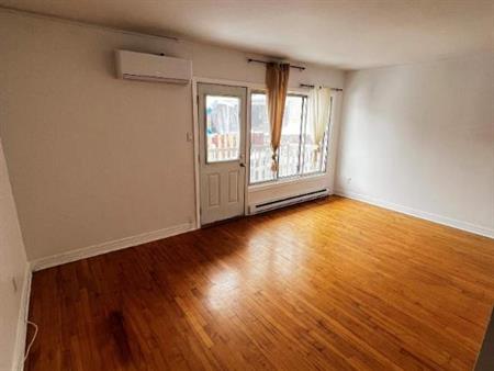 Superbe 4 ½ rénové, situé dans un immeuble tranquille à NDG