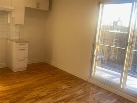 5 1/2 RENOVE - 3E ETAGE D'UNE 4-PLEX - MARS 2026