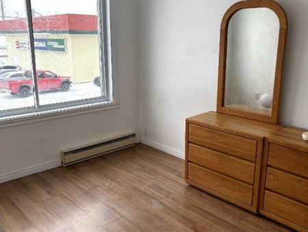 2 1/2 chauffé éclairé semi-meublé wifi à L'Islet