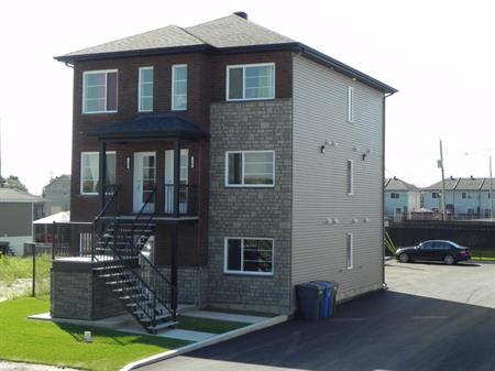 Superbe 4 1/2 au rez-de-chaussée | confort, accessibilité et tranquillité