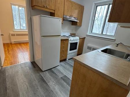 4 1/2 À LOUER, CÔTE DES NEIGES, 1500$, 1er février