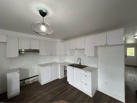 Grand 5 ½ à louer – 1875$/mois (chauffé et éclairé)