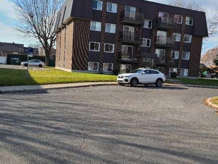 41/2 a louer a sorel-tracy pres de l'hopital libre 1 er avril