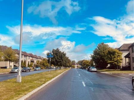 Chomedey, Laval 4 ½ à 100e ave, style condo