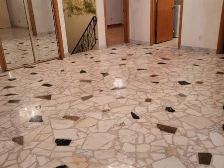 Grand rez de chaussée et sous sol dans un quadruplex a st Leonard Grand 12 et demi près de tous les services 4 chambres fermé