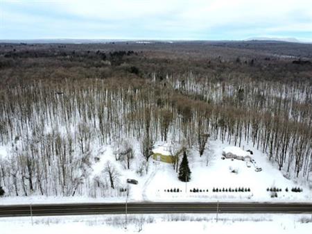 St-Joachim-de-Shefford (Estrie): Érablière de 53 acres, 6 000 entailles, contingent 17 612 lb, cabane à sucre équipée