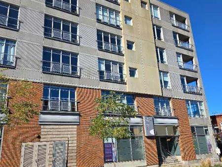 À Louer - Avec stationnement intérieur