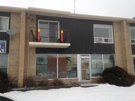 4.5 centre-ville Victoriaville, style condo