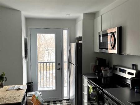 4 1/2 ENTIÈREMENT RÉNOVÉ À LOUER | VERDUN | 1850$