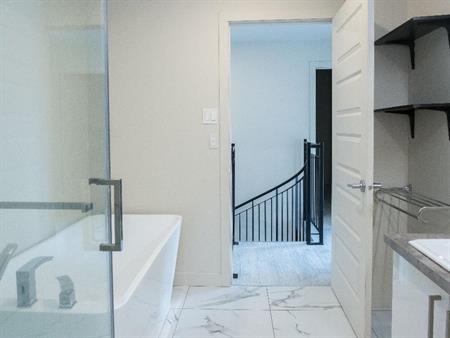 5 1/2 | occupation 1er juillet | Quartier Saint-Sauveur