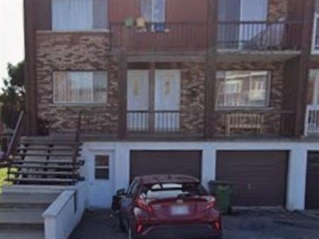 Lasalle – Bachelor 2 1/2 À Louer