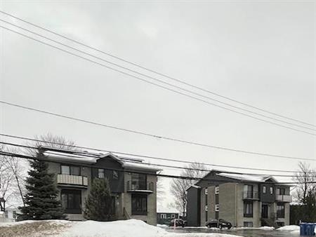 Logement à louer à Terrebonne 4 ½ libre sur chemin des Anglais (entre ch. Gascon et autoroute 640) 1100$ tél: 438-938-8192