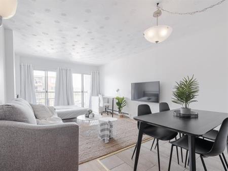 Loft entièrement meublé à louer Sainte-Foy / Sillery juillet 2026