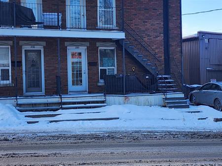 Grand 4 1/2 a louer ville de Granby