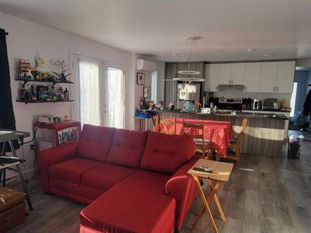 1er mars 2026 - 4 1/2 rez-de-chaussée