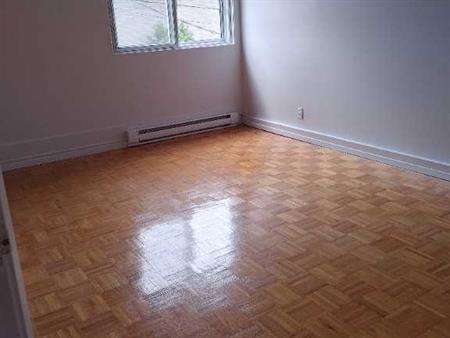 Grand 4 1/2 rénové