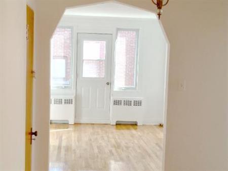 4 1/2 CDN près Université de Montréal, chauffage inclus