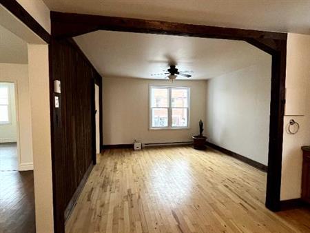 5 1/2 très lumineux quartier Saint-Sauveur