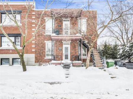 Grand 6 1/2 ; 4 chambre 1 salle de bain (2e étages d'un duplex)