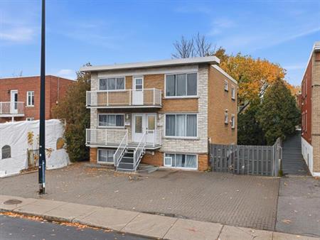 Calme 5 1/2 près de la Place Longueuil et métro