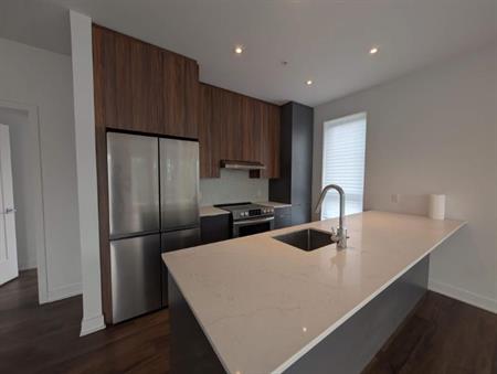 2 CH - 2 SDB - Longueuil - $1,995 /mo