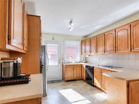 Grand 8 ½ lumineux – 3790 rue Fleury, Montréal-Nord | 2 500 $ / mois