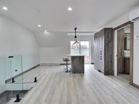 **LIBRE IMMÉDIATEMENT** 3 1/2 à louer