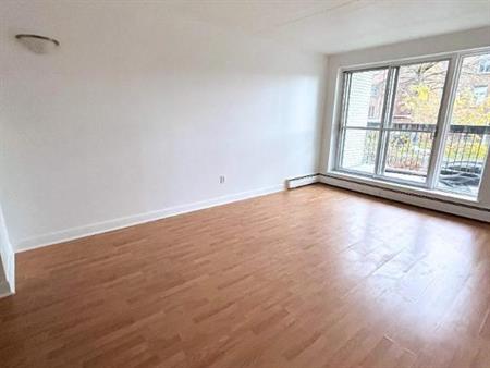 1 CH - 1 SDB - Québec - $945 /mo