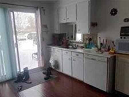 TERREBONNE 4 1/2 1ER MAI 1ER ÉTAGE AVEC PARKING