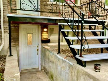 🏡 3½ lumineux avec entrée privée – Métro Honoré-Beaugrand