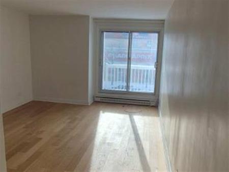 Grand 2 1/2 Metro Jean-Talon tout inclus