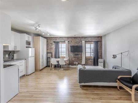 Loft entièrement meublé à louer Vieux-Québec juillet 2026