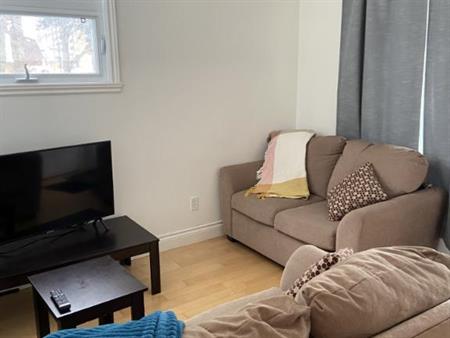 4 1/2 situé à Ste-Foy, stationnement