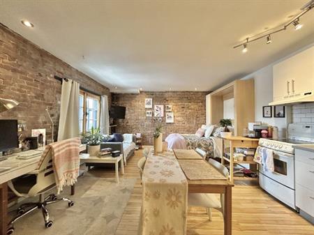 Loft entièrement meublé à louer Vieux-Québec juillet 2026