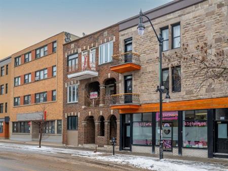 Superbe 3 1/2 meublé au 3e (dernier étage) Hochelaga Montréal à louer - appartement / logement