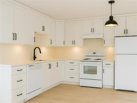 GRAND 4 1/2 à louer Rénové en 2026 - Coaticook ( 4-plex ) 1er mai 2026