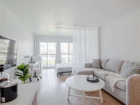 Loft entièrement meublé à louer Sainte-Foy / Sillery septembre 2026