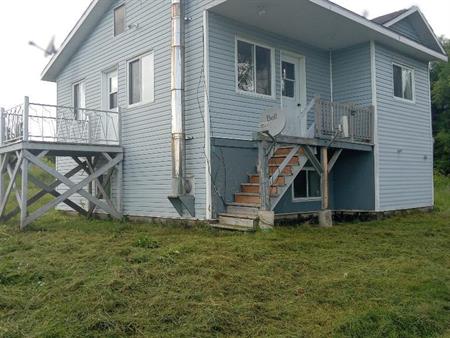 Jolie maison de campagne avec sous-sol à louer.