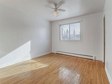 Secteur résidentiel 4 1/2 avec 2 chambres fermées à Montréal-nord