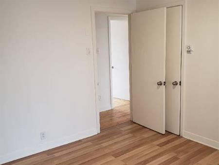 ✨ Grand 4 1/2 à louer – Centre-ville de Joliette ✨rue St-Viateur