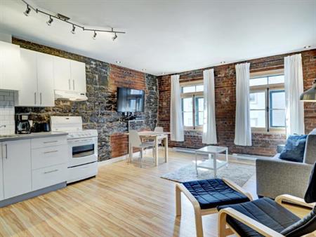Loft entièrement meublé à louer Vieux-Québec août 2026